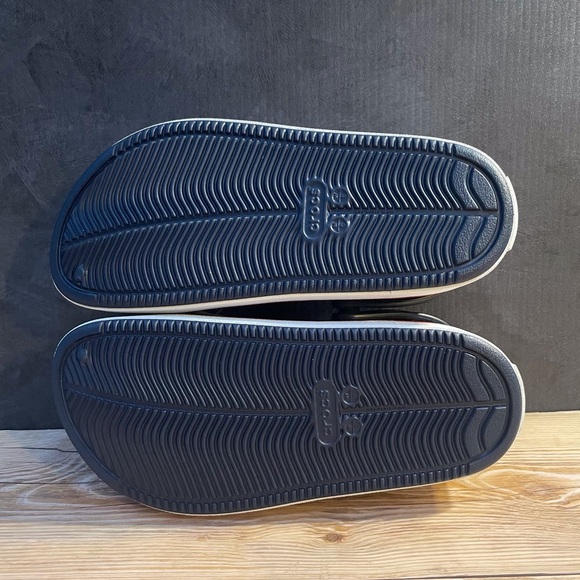 Crocs Off Court Clog - Picture 12 of 16